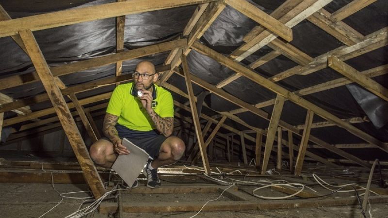 Ceiling without insulation uninsulated class=